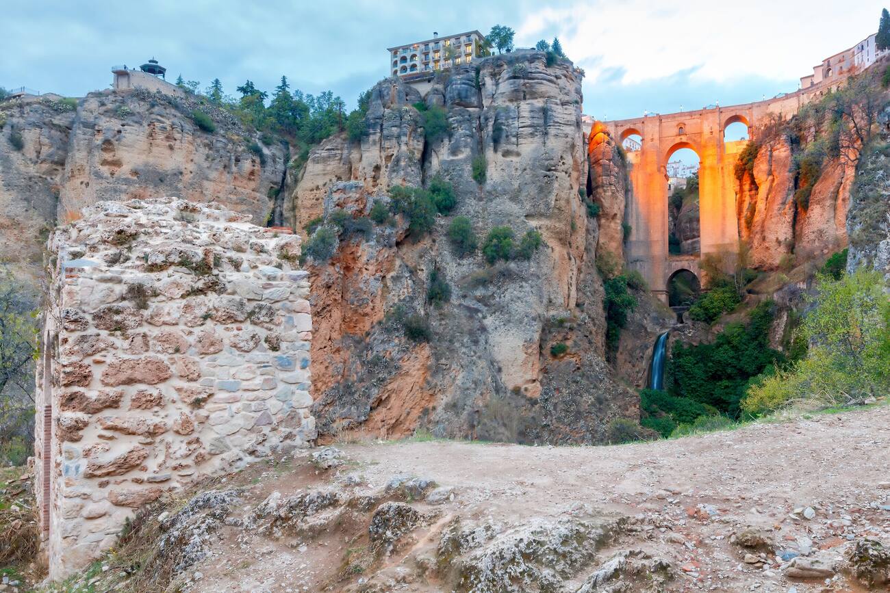 Puente Nuevo most iznad kanjona u Rondi